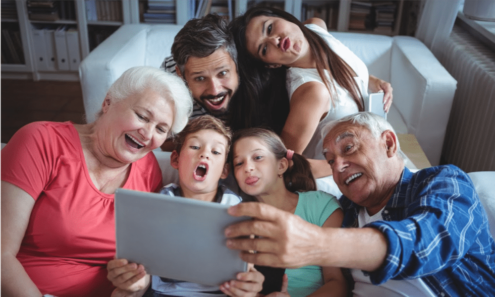 LIENS AVEC LA FAMILLE - PHOTO EN FAMILLE - COMME MES PARENTS