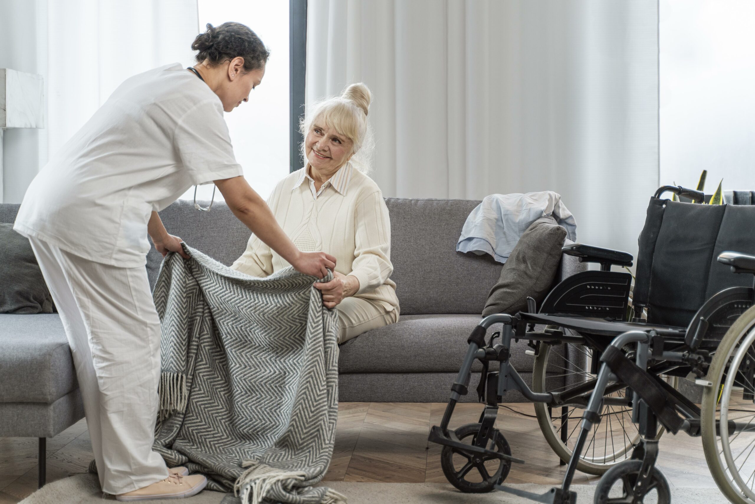 Bien choisir son service d’aide à domicile : 5 critères essentiels