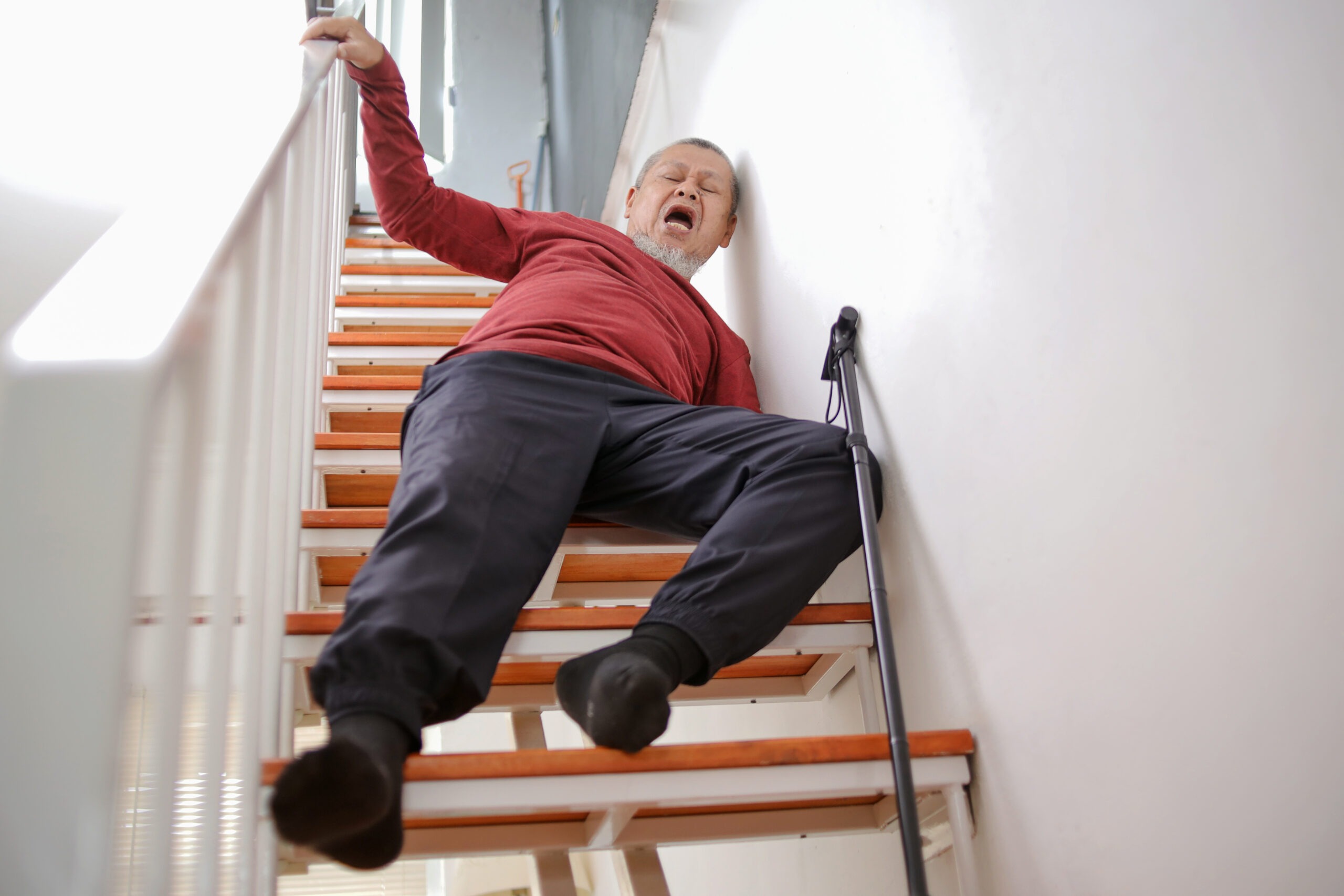 Prévenir les chutes à domicile chez les seniors : un enjeu clé pour préserver l’autonomie